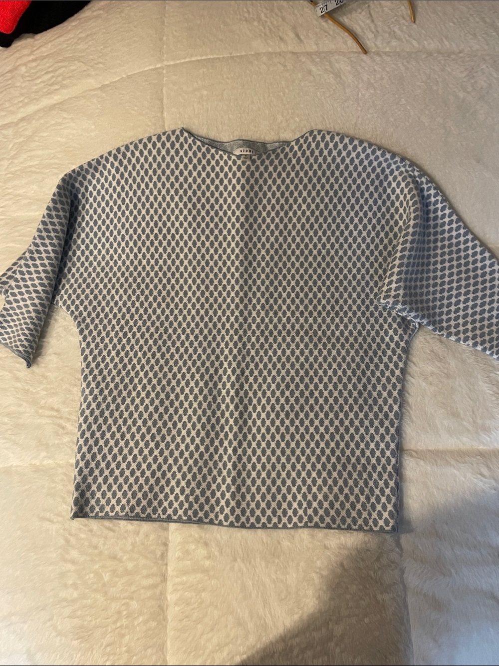 Sioni Light Bluish grey and White Geometric Short Sleeve Knit Sweater